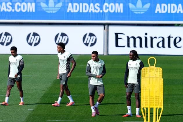 October 3, 2025, Valdebebas, Madrid, Spain: Eduardo Camavinga and Kylian Mbappe of Real Madrid CF look on during the training day of Real Madrid ahead the Spanish League, LaLiga EA Sports, football match against Villarreal CF at Ciudad Deportiva Real Madrid on October 03, 2025, in Valdebebas, Madrid, Spain. Valdebebas Spain - ZUMAa181 20251003_zaa_a181_008 Copyright: xDennisxAgyemanx