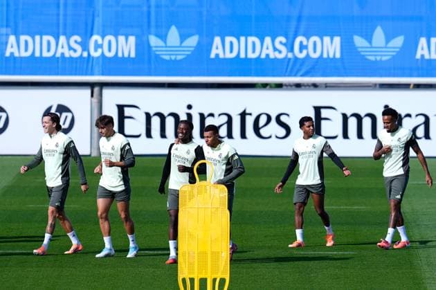 October 3, 2025, Valdebebas, Madrid, Spain: Eduardo Camavinga of Real Madrid CF talk to Kylian Mbappe of Real Madrid CF during the training day of Real Madrid ahead the Spanish League, LaLiga EA Sports, football match against Villarreal CF at Ciudad Deportiva Real Madrid on October 03, 2025, in Valdebebas, Madrid, Spain. Valdebebas Spain - ZUMAa181 20251003_zaa_a181_003 Copyright: xDennisxAgyemanx
