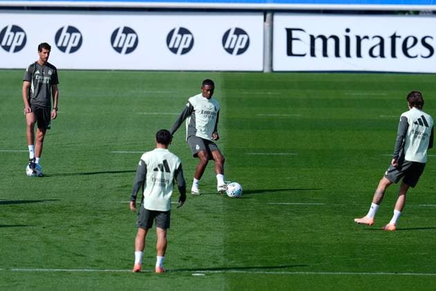 October 3, 2025, Valdebebas, Madrid, Spain: David Alaba of Real Madrid CF warms up during the training day of Real Madrid ahead the Spanish League, LaLiga EA Sports, football match against Villarreal CF at Ciudad Deportiva Real Madrid on October 03, 2025, in Valdebebas, Madrid, Spain. Valdebebas Spain - ZUMAa181 20251003_zaa_a181_019 Copyright: xDennisxAgyemanx
