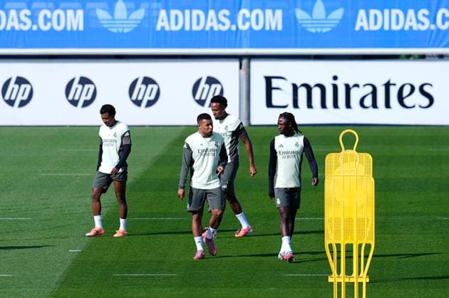 October 3, 2025, Valdebebas, Madrid, Spain: Eduardo Camavinga of Real Madrid CF talk to Kylian Mbappe of Real Madrid CF during the training day of Real Madrid ahead the Spanish League, LaLiga EA Sports, football match against Villarreal CF at Ciudad Deportiva Real Madrid on October 03, 2025, in Valdebebas, Madrid, Spain. Valdebebas Spain - ZUMAa181 20251003_zaa_a181_022 Copyright: xDennisxAgyemanx