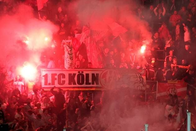 03.10.2025, xrekx, Fussball 1.Bundesliga, TSG 1899 Hoffenheim - 1.FC Köln v.l. Koeln Fans ,Stimmung, Schals, Trikot, Fahne, Banner, Ultras, Zuschauer, Besucher, Choreo, Choreografie, atmosphere, spectators, Visitors (DFL DFB REGULATIONS PROHIBIT ANY USE OF PHOTOGRAPHS as IMAGE SEQUENCES and or QUASI-VIDEO) Sinsheim
