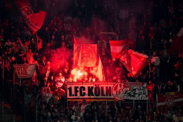 Pyro Pyrotechnik der Koelner Fans Ultras im Gaesteblock, GER, TSG 1899 Hoffenheim vs 1. FC Koeln, Fussball Bundesliga, 6. Spieltag, Saison 2025 2026, 03.10.2025 DFB DFL regulations prohibit any use of photographs as image sequences and or quasi-video GER, TSG 1899 Hoffenheim vs 1. FC Koeln, Fussball Bundesliga, 6. Spieltag, Saison 2025 2026, 03.10.2025 Sinsheim Copyright: xEibner-Pressefoto Memmlerx EP_MMR