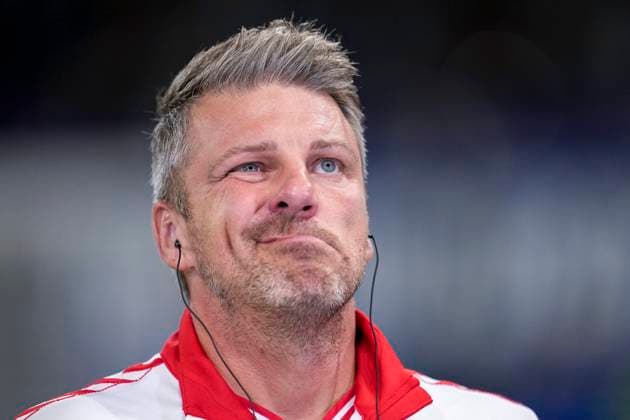 Lukas Kwasniok (Trainer, Cheftrainer, 1. FC Köln), Einzelbild, Einzelfoto, Aktion, Action, nachdenklich, besorgt, pessimistisch, 03.10.2025, Sinsheim (Deutschland), Fussball, Bundesliga, TSG 1899 Hoffenheim - 1. FC Köln, DFB DFL REGULATIONS PROHIBIT ANY USE OF PHOTOGRAPHS AS IMAGE SEQUENCES AND OR QUASI-VIDEO.