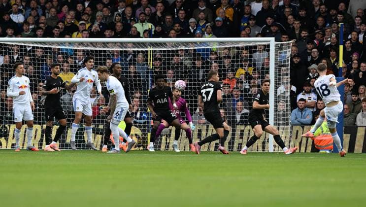 Anton Stach of Leeds United has a shot on goal Leeds United v Tottenham Hotspur, Premier League, Football, Elland Road, Leeds, UK - 04 Oct 2025Leeds Elland Road United Kingdom EDITORIAL USE ONLY No use with unauthorised audio, video, data, fixture lists, club league logos or live services. Online in-match use limited to 120 images, no video emulation. No use in betting, games or single club league player publications. Copyright: xAnnaxGowthorpe Shutterstockx 15515788x