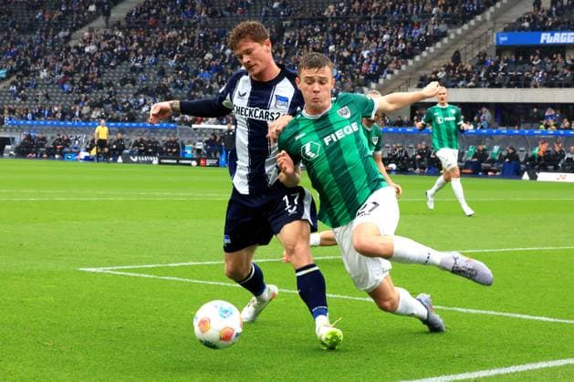 DEU, DFL, 2. FBL, Hertha BSC vs. Preussen Muenster, 04.10.2025, Berliner Olympiastadion, Berlin, DEU, DFL, 2. FBL, Hertha BSC vs. Preussen Muenster, im Bild Sebastian Groenning (Hertha BSC Berlin 17), Jano ter Horst (Preussen Muenster 27) DFL - regulations prohibit any use of Photographs as image sequences and or quasi-video