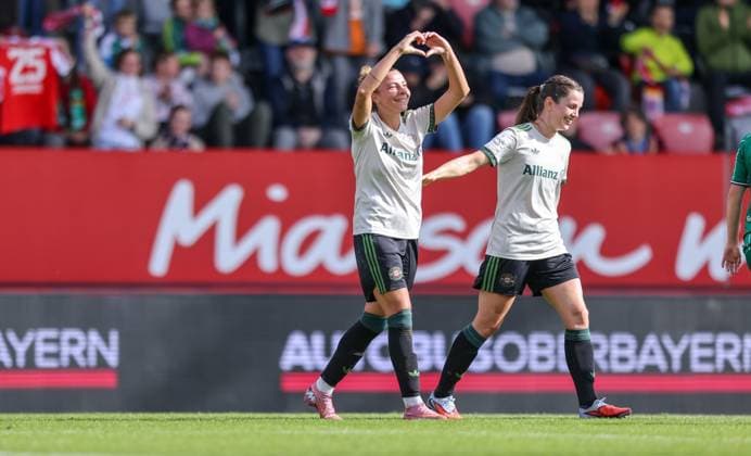 DEU, München, FC Bayern München vs Werder Bremen, Google Pixel Frauen Bundesliga, DFB, Saison 2526, FC Bayern Campus, 5. Spieltag im Bild: Arianna Caruso (Bayern München 27) erzielt das Tor zum 1:0, Jubel mit Tuva Hansen (Bayern München 6) und einem Herz DFB DFL REGULATIONS PROHIBIT ANY USE OF PHOTOGRAPHS AS IMAGE SEQUENCES AND OR QUASI-VIDEO, 04.10.2025, Copyright: HMBxMedia HendrikxHamelau