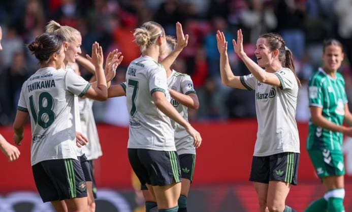 DEU, München, FC Bayern München vs Werder Bremen, Google Pixel Frauen Bundesliga, DFB, Saison 2526, FC Bayern Campus, 5. Spieltag im Bild: Momoko Tanikawa (Bayern München 18) erzielt das Tor zum 2:0, Jubel mit Tuva Hansen (Bayern München 6) DFB DFL REGULATIONS PROHIBIT ANY USE OF PHOTOGRAPHS AS IMAGE SEQUENCES AND OR QUASI-VIDEO, 04.10.2025, Copyright: HMBxMedia HendrikxHamelau