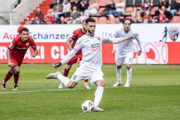 Fussball, Saison 2025 2026, 3. Liga, Audi-Sportpark Ingolstadt, 10. Spieltag, FC Ingolstadt - SSV Ulm 1846 Fußball, 04.10.2025 04.10.2025, Fussball, Saison 2025 2026, 3. Liga, Audi-Sportpark Ingolstadt, 10. Spieltag, FC Ingolstadt - SSV Ulm 1846 Fußball, Torjubel Jubel Freude nach Treffer Tor Torschuss zum 1:1 vom Elfmeterpunkt durch 43 Leon Dajaku (SSV Ulm 1846 Fußball) Foto: Lucca Fundel Ingolstadt Audi-Sportpark Bayern Deutschland