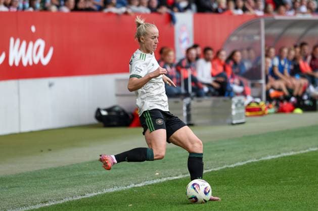 Lea Schueller (FC Bayern Muenchen, 11), GER, FC Bayern Muenchen vs. SV Werder Bremen, Fussball, Google Pixel Frauen-Bundesliga, 5. Spieltag, Saison 2025 2026, 04.10.2025, D FL DFB REGULATIONS PROHIBIT ANY USE OF PHOTOGRAPHS as IMAGE SEQUENCES and or QUASI-VIDEO, GER, FC Bayern Muenchen vs. SV Werder Bremen, Fussball, Google Pixel Frauen-Bundesliga, 5. Spieltag, Saison 2025 2026, 04.10.2025 Muenchen Copyright: xEibner-Pressefoto JennixMaulx EP_JML