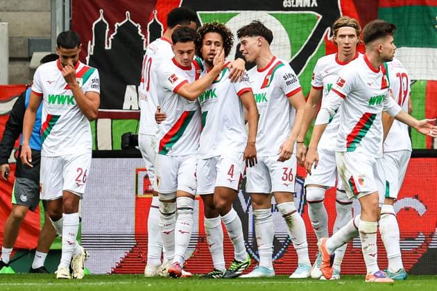 Tor fuer Augsburg 2:0 durch Mert Koemuer (FC Augsburg 36), Han Noah Massengo (FC Augsburg 04), Mert Koemuer (FC Augsburg 36) GER, FC Augsburg vs. VfL Wolfsburg, 1.Bundesliga Fussball, 06. Spieltag, Saison 2025 2026, 04.10.2025 DFB DFL REGULATIONS PROHIBIT ANY USE OF PHOTOGRAPHS AS IMAGE SEQUENCES AND OR QUASI-VIDEo GER, FC Augsburg vs. VfL Wolfsburg, 1.Bundesliga Fussball, 06. Spieltag, Saison 2025 2026, 04.10.2025 Augsburg Copyright: xEibner-Pressefoto RogerxBuerkex EP_RBE