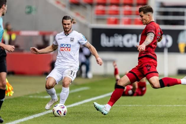 Fussball, Saison 2025 2026, 3. Liga, Audi-Sportpark Ingolstadt, 10. Spieltag, FC Ingolstadt - SSV Ulm 1846 Fußball, 04.10.2025 04.10.2025, Fussball, Saison 2025 2026, 3. Liga, Audi-Sportpark Ingolstadt, 10. Spieltag, FC Ingolstadt - SSV Ulm 1846 Fußball, v.l. 11 Dennis Chessa (SSV Ulm 1846 Fußball), 19 Linus Rosenlöcher (FC Ingolstadt) Foto: Lucca Fundel Ingolstadt Audi-Sportpark Bayern Deutschland