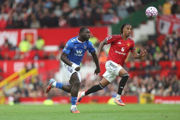 Brian Brobbey of Sunderland and Leny Yoro of Manchester United, ManU Manchester United v Sunderland, Premier League, Football, Old Trafford, Manchester, UK - 04 Oct 2025Manchester Old Trafford United Kingdom EDITORIAL USE ONLY No use with unauthorised audio, video, data, fixture lists, club league logos or live services. Online in-match use limited to 120 images, no video emulation. No use in betting, games or single club league player publications. Copyright: xPhilxOldham Shutterstockx 15515825am