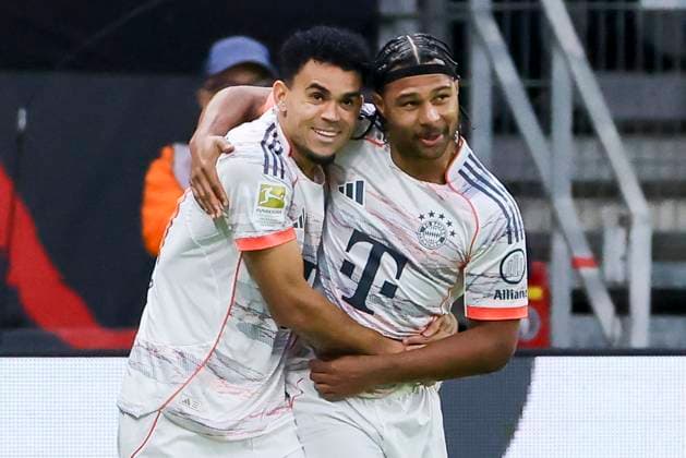 Luis Diaz (FC Bayern Muenchen) bejubelt seinen Treffer zum 0:1 mit Serge Gnabry (FC Bayern Muenchen), Bundesliga, Eintracht Frankfurt v FC Bayern München, Deutsche Bank Park am 04. October 2025 in Frankfurt am Main, Deutschland. (Foto von Marco Steinbrenner DeFodi Images) Luis Diaz (FC Bayern Muenchen) celebrates after scoring his teams first goal with Serge Gnabry (FC Bayern Muenchen), Bundesliga, Eintracht Frankfurt v FC Bayern München, Deutsche Bank Park, October 4, 2025 in Frankfurt am Main, Germany. (Photo by Marco Steinbrenner DeFodi Images) DFL regulations prohibit any use of photographs as image sequences and or quasi-video. Luis Diaz FC Bayern Muenchen celebrates his goal for 0 1 with Serge Gnabry FC Bayern Muenchen , Bundesliga, Eintracht Frankfurt v FC Bayern München, Deutsche Bank Park, October 4, 2025 in Frankfurt am Main, Germany Photo by Marco Steinbrenner DeFodi Images Luis Diaz FC Bayern Muenchen celebrates after scoring his teams first goal with Serge Gnabry FC Bayern Muenchen , Bundesliga, Eintracht Frankfurt v FC Bayern München, Deutsche Bank Park, October 4, 2025 in Frankfurt am Main, Germany Photo by Marco Steinbrenner DeFodi Images DFL regulations prohibit any use of photographs as image sequences and or quasi video