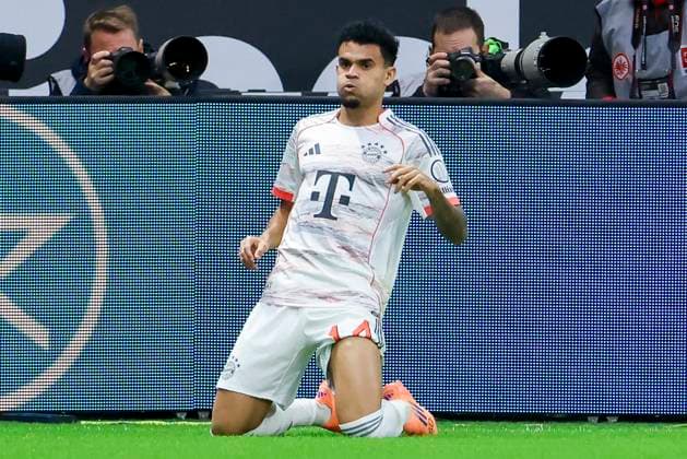 Luis Diaz (FC Bayern Muenchen) bejubelt seinen Treffer zum 0:1, Bundesliga, Eintracht Frankfurt v FC Bayern München, Deutsche Bank Park am 04. October 2025 in Frankfurt am Main, Deutschland. (Foto von Marco Steinbrenner DeFodi Images) Luis Diaz (FC Bayern Muenchen) celebrates after scoring his teams first goal, Bundesliga, Eintracht Frankfurt v FC Bayern München, Deutsche Bank Park, October 4, 2025 in Frankfurt am Main, Germany. (Photo by Marco Steinbrenner DeFodi Images) DFL regulations prohibit any use of photographs as image sequences and or quasi-video. Luis Diaz FC Bayern Muenchen celebrates his goal for 0 1, Bundesliga, Eintracht Frankfurt v FC Bayern München, Deutsche Bank Park on October 04, 2025 in Frankfurt am Main, Germany Photo by Marco Steinbrenner DeFodi Images Luis Diaz FC Bayern Muenchen celebrates after scoring his teams first goal, Bundesliga, Eintracht Frankfurt v FC Bayern München, Deutsche Bank Park, October 4, 2025 in Frankfurt am Main, Germany Photo by Marco Steinbrenner DeFodi Images DFL regulations prohibit any use of photographs as image sequences and or quasi video