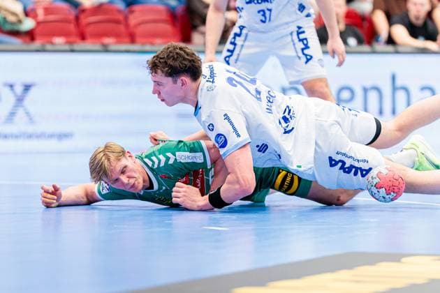 v.l. Niclas Benedict Heitkamp (GWD Minden, 23), Joel Willecke (TBV Lemgo Lippe, 24) im Zweikampf GER, GWD Minden vs. TBV Lemgo Lippe, Handball, 1. Bundesliga, 7. Spieltag, Spielzeit 2025 2026, 04.10.2025 GER, GWD Minden vs. TBV Lemgo Lippe, Handball, 1. Bundesliga, 7. Spieltag, Spielzeit 2025 2026, 04.10.2025 Luebbecke Copyright: xEibner-Pressefoto JanxRollingerx EP_JSK