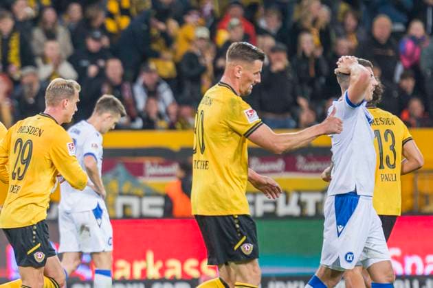 04.10.2025, xomx, Fussball 2.Bundesliga, Dynamo Dresden - Karlsruher SC v.l. jubelt, Torjubel, Tor, Goal, Jubel, Freude, freuen zum 3:3. Lukas Böder (Dynamo Dresden), Stefan Kutschke (Dynamo Dresden) (DFL DFB REGULATIONS PROHIBIT ANY USE OF PHOTOGRAPHS as IMAGE SEQUENCES and or QUASI-VIDEO) Dresden