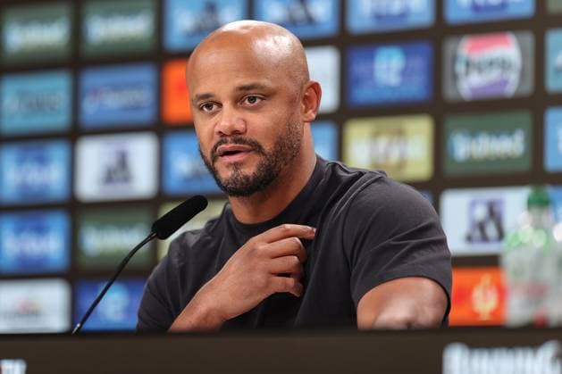 Vincent Kompany (FC Bayern Muenchen, Chef-Trainer) bei der Pressekonferenz nach dem Sieg in Frankfurt, GER, Eintracht Frankfurt vs. 1. FC Bayern Muenchen, 1. Bundesliga, 6. Spieltag, 2025 2026, 04.10.2025, DFL REGULATIONS PROHIBIT ANY USE OF PHOTOGRAPHS AS IMAGE SEQUENCES AND OR QUASI-VIDEO, GER, Eintracht Frankfurt vs. 1. FC Bayern Muenchen, 1. Bundesliga, 6. Spieltag, 2025 2026, 04.10.2025 Frankfurt Copyright: xEibner-Pressefoto JanxPrihodax EP_JPA