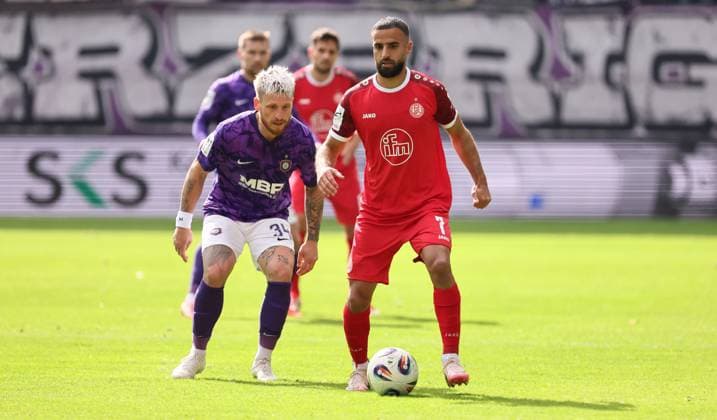 Aue, 05.10.2025, Erzgebirgsstadion, Fußball, 3.Liga, 10.Spieltag FC Erzgebirge Aue vs. Rot Weiß Essen , Im Bild von links; Marvin Stefaniak (34, Aue), Ramien Safi ( 7, Essen). , Nur für journalistische Zwecke. Only for editorial use! , DFB DFL regulations prohibit any use of photographs as image sequences and or quasi-video. ,