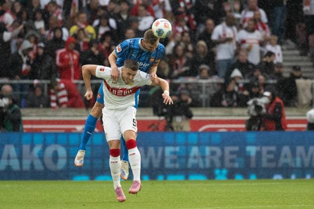 v. li. im Kopfballduell Ermedin Demirovic (VfB Stuttgart, 09), Patrick Mainka (FC Heidenheim, 06) GER, VfB Stuttgart vs. 1. FC Heidenheim, Fussball, Herren, 1. Bundesliga, 6. Spieltag, Spielzeit 2025 2026, 05.10.2025, DFL DFB REGULATIONS PROHIBIT ANY USE OF PHOTOGRAPHS AS IMAGE SEQUENCES AND OR QUASI-VIDEO, GER, VfB Stuttgart vs. 1. FC Heidenheim, Fussball, Herren, 1. Bundesliga, 6. Spieltag, Spielzeit 2025 2026, 05.10.2025 Stuttgart Copyright: xEibner-Pressefoto WolfgangxFrankx EP_WFK