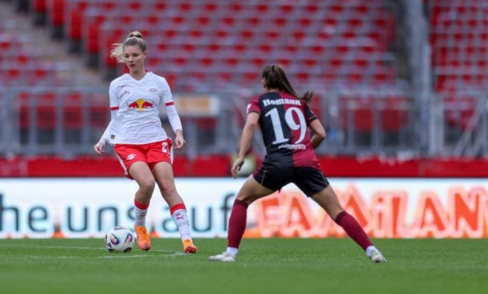 DEU, Nürnberg, FC Nürnberg vs RB Leipzig, Google Pixel Bundesliga, DFB, Saison 2526, Max-Morlock-Stadion, 5. Spieltag im Bild v.l.n.r: Marlene Müller (RB Leipzig 27), Sanja Homann (FC Nürnberg 19) DFB DFL REGULATIONS PROHIBIT ANY USE OF PHOTOGRAPHS AS IMAGE SEQUENCES AND OR QUASI-VIDEO, 05.10.2025, Copyright: HMBxMedia HendrikxHamelau