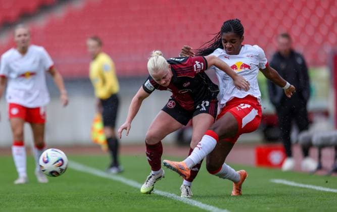 DEU, Nürnberg, FC Nürnberg vs RB Leipzig, Google Pixel Bundesliga, DFB, Saison 2526, Max-Morlock-Stadion, 5. Spieltag im Bild v.l.n.r: Aleigh Gambone (FC Nürnberg 16), Delice Boboy (RB Leipzig 17) DFB DFL REGULATIONS PROHIBIT ANY USE OF PHOTOGRAPHS AS IMAGE SEQUENCES AND OR QUASI-VIDEO, 05.10.2025, Copyright: HMBxMedia HendrikxHamelau