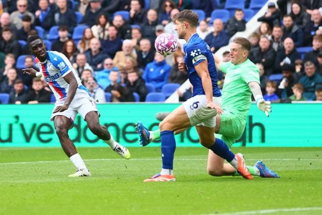 Ismaïla Sarr of Crystal Palace misses a chance to score Everton v Crystal Palace, Premier League, Football, Hill Dickinson Stadium, Liverpool, UK - 05 Oct 2025Liverpool Hill Dickinson Stadium United Kingdom EDITORIAL USE ONLY No use with unauthorised audio, video, data, fixture lists, club league logos or live services. Online in-match use limited to 120 images, no video emulation. No use in betting, games or single club league player publications. Copyright: xPaulxCurrie Shutterstockx 15515862cc