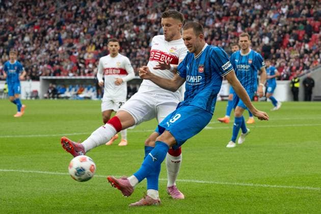 v.li. Ermedin Demirovic (VfB Stuttgart, 09), Jonas Foehrenbach (FC Heidenheim, 19) GER, VfB Stuttgart vs. 1. FC Heidenheim, Fussball, Herren, 1. Bundesliga, 6. Spieltag, Spielzeit 2025 2026, 05.10.2025, DFL DFB REGULATIONS PROHIBIT ANY USE OF PHOTOGRAPHS AS IMAGE SEQUENCES AND OR QUASI-VIDEO, GER, VfB Stuttgart vs. 1. FC Heidenheim, Fussball, Herren, 1. Bundesliga, 6. Spieltag, Spielzeit 2025 2026, 05.10.2025 Stuttgart Copyright: xEibner-Pressefoto WolfgangxFrankx EP_WFK