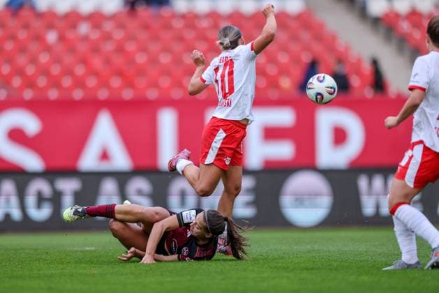 DEU, Nürnberg, FC Nürnberg vs RB Leipzig, Google Pixel Bundesliga, DFB, Saison 2526, Max-Morlock-Stadion, 5. Spieltag im Bild v.l.n.r: Gina Chmielinski (RB Leipzig 10), Laura Miller (FC Nürnberg 9) DFB DFL REGULATIONS PROHIBIT ANY USE OF PHOTOGRAPHS AS IMAGE SEQUENCES AND OR QUASI-VIDEO, 05.10.2025, Copyright: HMBxMedia HendrikxHamelau