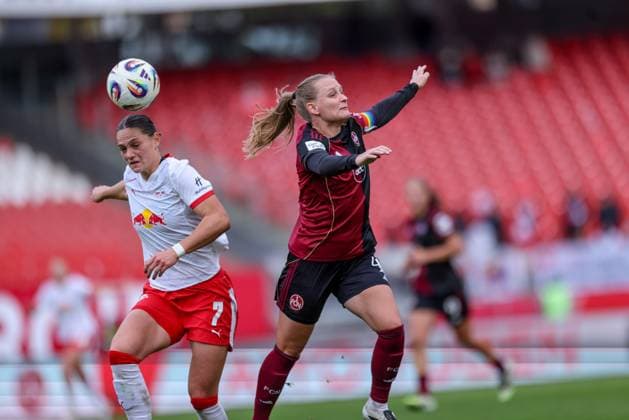 DEU, Nürnberg, FC Nürnberg vs RB Leipzig, Google Pixel Bundesliga, DFB, Saison 2526, Max-Morlock-Stadion, 5. Spieltag im Bild v.l.n.r: Giovanna Hoffmann (RB Leipzig 7), Luisa Guttenberger (FC Nürnberg 4) DFB DFL REGULATIONS PROHIBIT ANY USE OF PHOTOGRAPHS AS IMAGE SEQUENCES AND OR QUASI-VIDEO, 05.10.2025, Copyright: HMBxMedia HendrikxHamelau