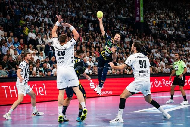 Dani Baijens (Rhein-Neckar Loewen, 77) beim Wurf, GER, THW Kiel vs Rhein-Neckar Loewen, Handball, Bundesliga, Spieltag 7, Saison 2025 2026, 05.10.2025 GER, THW Kiel vs Rhein-Neckar Loewen, Handball, Bundesliga, Spieltag 7, Saison 2025 2026, 05.10.2025 Kiel Copyright: xEibner-Pressefoto MaxxVincenx EP_MVN