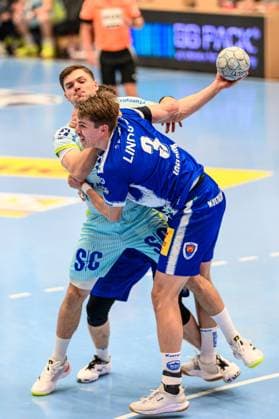 Kay, Smits (RR, VfL Gummersbach, 31), Oskar Joelsson (ThSV Eisenach, 3) GER, Thueringen, ThSV Eisenach gegen VfL Gummersbach, 1. Daikin Handballbundesliga, Handball, 7.Spieltag, Saison 2025 2026, Sonntag, 05.10.2025 GER, Thueringen, ThSV Eisenach gegen VfL Gummersbach, 1. Daikin Handballbundesliga, Handball, 7.Spieltag, Saison 2025 2026, Sonntag, 05.10.2025 Eisenach Copyright: xEibner-Pressefoto MartinxHerbstx EP_MHT