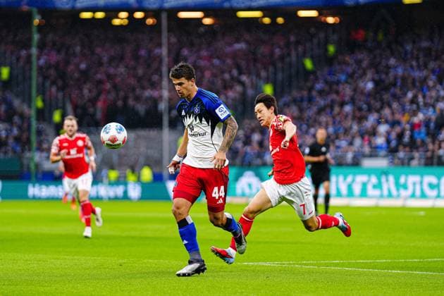 Luka Vuskovic (Hamburger SV, 44), Jae-Sung Lee (FSV Mainz 05, 07) GER, Hamburger SV vs. FSV Mainz 05, Fussball, 1. Bundesliga, Spieltag 6, Saison 2025 2026, 05.10.2025 GER, Hamburger SV vs. FSV Mainz 05, Fussball, 1. Bundesliga, Spieltag 6, Saison 2025 2026, 05.10.2025 Hamburg Copyright: xEibner-Pressefoto MarcelxvonxFehrnx EP_MFN