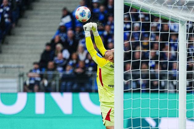 Daniel Heuer Fernandes (Hamburger SV, 01) haelt Torschuss Torchance GER, Hamburger SV vs. FSV Mainz 05, Fussball, 1. Bundesliga, Spieltag 6, Saison 2025 2026, 05.10.2025 GER, Hamburger SV vs. FSV Mainz 05, Fussball, 1. Bundesliga, Spieltag 6, Saison 2025 2026, 05.10.2025 Hamburg Copyright: xEibner-Pressefoto MarcelxvonxFehrnx EP_MFN