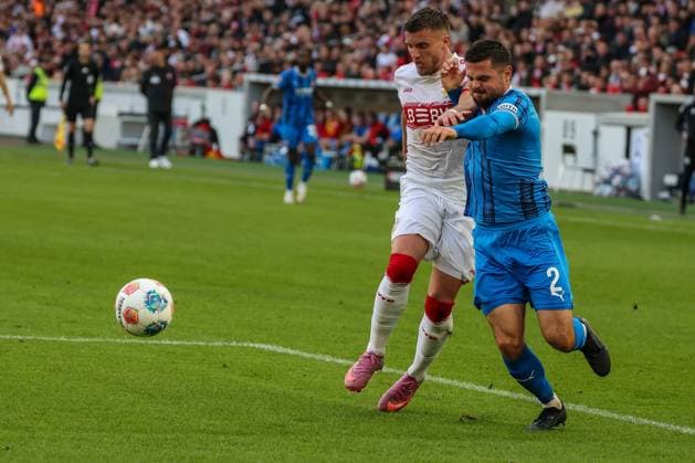 Ermedin Demirovic 9 (VfB Stuttgart) mit einem Zweikampf mit Marnon Busch 2 (1FC Heidenheim 1846), der zu einem Tor von Demirovic fuehrt, das aber wegen Foulspiel aberkannt wird, VfB Stuttgart vs. 1. FC Heidenheim 1846, DFL, Bundesliga, Saison 2025 2026, MHP Arena, Hinrunde, 6. Spieltag, 05.10.2025 DFB regulations prohibit any use of photographs as image sequences and or quasi-video Stuttgart Baden-Wuerttemberg Deutschland