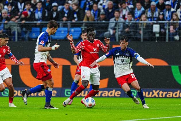 Luka Vuskovic (Hamburger SV, 44), Danny Da Costa (FSV Mainz 05, 21), Nicolas Capaldo (Hamburger SV, 24) GER, Hamburger SV vs. FSV Mainz 05, Fussball, 1. Bundesliga, Spieltag 6, Saison 2025 2026, 05.10.2025 GER, Hamburger SV vs. FSV Mainz 05, Fussball, 1. Bundesliga, Spieltag 6, Saison 2025 2026, 05.10.2025 Hamburg Copyright: xEibner-Pressefoto MarcelxvonxFehrnx EP_MFN