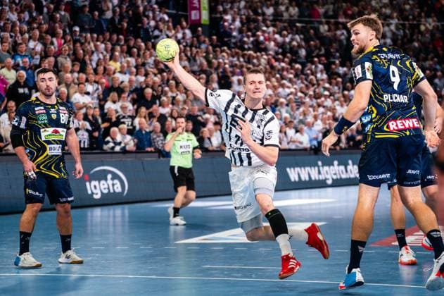 Elias Ellefsen a Skipagotu (THW Kiel, 71) beim Wurf, GER, THW Kiel vs Rhein-Neckar Loewen, Handball, Bundesliga, Spieltag 7, Saison 2025 2026, 05.10.2025 GER, THW Kiel vs Rhein-Neckar Loewen, Handball, Bundesliga, Spieltag 7, Saison 2025 2026, 05.10.2025 Kiel Copyright: xEibner-Pressefoto MaxxVincenx EP_MVN