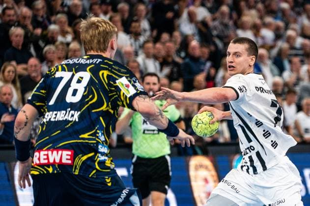 Elias Ellefsen a Skipagotu (THW Kiel, 71) am Ball, Edwin Aspenbaeck (Rhein-Neckar Loewen, 78), GER, THW Kiel vs Rhein-Neckar Loewen, Handball, Bundesliga, Spieltag 7, Saison 2025 2026, 05.10.2025 GER, THW Kiel vs Rhein-Neckar Loewen, Handball, Bundesliga, Spieltag 7, Saison 2025 2026, 05.10.2025 Kiel Copyright: xEibner-Pressefoto MaxxVincenx EP_MVN