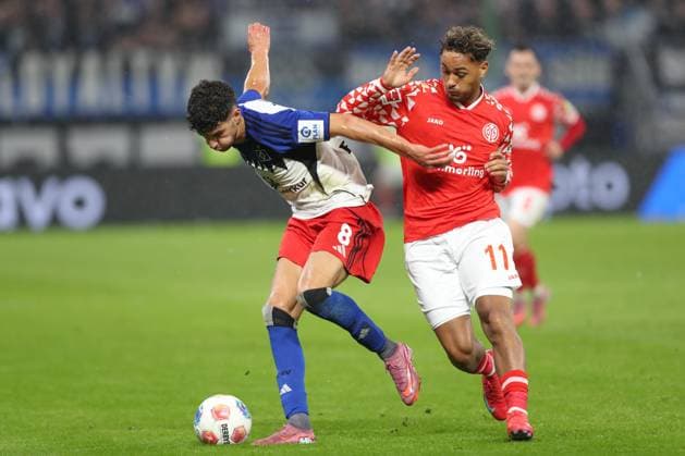 05.10.2025, xtgx, Fussball 1. Bundesliga, Hamburger SV - 1. FSV Mainz 05 emspor, v.l. Daniel Elfadli (HSV, 8), Armindo Sieb (Mainz, 11) Zweikampf, Duell, Kampf, tackle (DFL DFB REGULATIONS PROHIBIT ANY USE OF PHOTOGRAPHS as IMAGE SEQUENCES and or QUASI-VIDEO) Hamburg