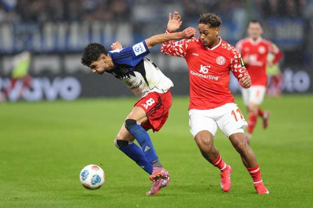 05.10.2025, xtgx, Fussball 1. Bundesliga, Hamburger SV - 1. FSV Mainz 05 emspor, v.l. Daniel Elfadli (HSV, 8), Armindo Sieb (Mainz, 11) Zweikampf, Duell, Kampf, tackle (DFL DFB REGULATIONS PROHIBIT ANY USE OF PHOTOGRAPHS as IMAGE SEQUENCES and or QUASI-VIDEO) Hamburg