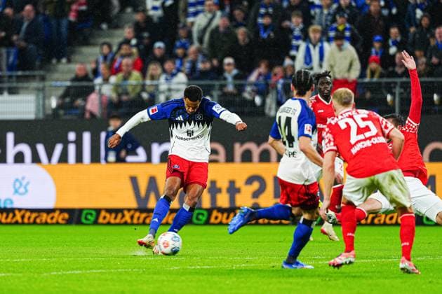 Torschuss Torchance Robert Glatzel (Hamburger SV, 09) GER, Hamburger SV vs. FSV Mainz 05, Fussball, 1. Bundesliga, Spieltag 6, Saison 2025 2026, 05.10.2025 GER, Hamburger SV vs. FSV Mainz 05, Fussball, 1. Bundesliga, Spieltag 6, Saison 2025 2026, 05.10.2025 Hamburg Copyright: xEibner-Pressefoto MarcelxvonxFehrnx EP_MFN