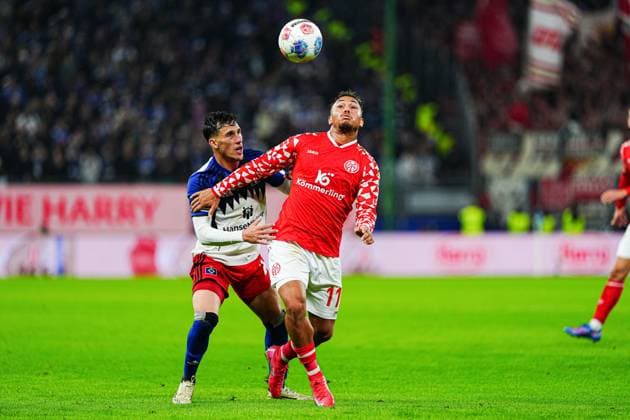 Nicolas Capaldo (Hamburger SV, 24), Armindo Sieb (FSV Mainz 05, 11) GER, Hamburger SV vs. FSV Mainz 05, Fussball, 1. Bundesliga, Spieltag 6, Saison 2025 2026, 05.10.2025 GER, Hamburger SV vs. FSV Mainz 05, Fussball, 1. Bundesliga, Spieltag 6, Saison 2025 2026, 05.10.2025 Hamburg Copyright: xEibner-Pressefoto MarcelxvonxFehrnx EP_MFN