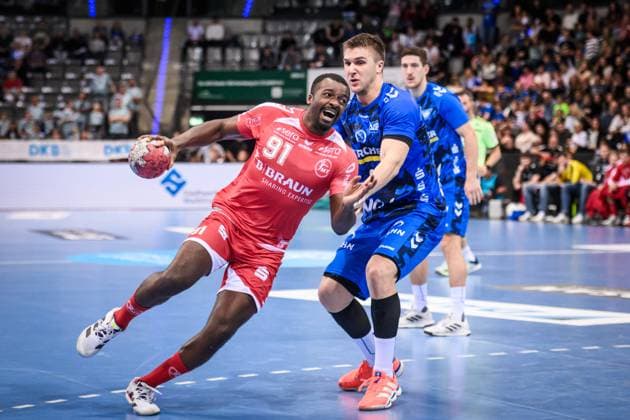 Sadou Ntanzi (MT Melsungen, 91) vs. Gianfranco Pribetic (TVB Stuttgart, 09) GER, TVB 1898 Stuttgart - MT Melsungen, DAIKIN HBL, Handball, Bundesliga, 7. Spieltag, Spielzeit 2025 2026, 05.10.2025 GER, TVB 1898 Stuttgart - Frisch Auf! Goeppingen, DAIKIN HBL, Handball, Bundesliga, 7. Spieltag, Spielzeit 2025 2026, 05.10.2025 Stuttgart Copyright: xSandyxDinkelackerx EP_SDR