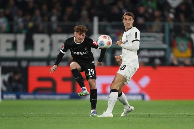 Philipp Treu (SC Freiburg) und Florian Neuhaus (Borussia Mönchengladbach) im Zweikampf waehrend des spiels der Bundesliga zwischen Borussia Mönchengladbach und Club Freiburg, Stadion im Borussia-Park am 05. October 2025 in Mönchengladbach, Deutschland. (Foto von Oliver Kaelke DeFodi Images) +++ Philipp Treu (SC Freiburg) und Florian Neuhaus (Borussia Mönchengladbach) battle for the ball during the Bundesliga match between Borussia Mönchengladbach and Sport-Club Freiburg at Stadion im Borussia-Park on October 5, 2025 in Mönchengladbach, Germany. (Photo by Oliver Kaelke DeFodi Images) DFL regulations prohibit any use of photographs as image sequences and or quasi-video. (Photo by Oliver Kaelke DeFodi Images) Philipp Treu SC Freiburg and Florian Neuhaus Borussia Mönchengladbach battle for the ball during the Bundesliga match between Borussia Mönchengladbach and Sport Club Freiburg, Stadion im Borussia Park on October 05, 2025 in Mönchengladbach, Germany, Germany Photo by Oliver Kaelke DeFodi Images Philipp Treu SC Freiburg und Florian Neuhaus Borussia Mönchengladbach battle for the ball during the Bundesliga match between Borussia Mönchengladbach and Sport Club Freiburg at Stadion im Borussia Park on October 5, 2025 in Mönchengladbach, Germany Photo by Oliver Kaelke DeFodi Images DFL regulations prohibit any use of photographs as image sequences and or quasi video Photo by Oliver Kaelke DeFodi Images