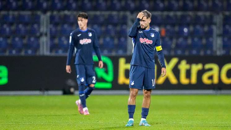 v.li.: Luca Erlein (TSG II 24), Luka Djuric (Duric, TSG II, 10), Spieler der TSG 1899 Hoffenheim II (U23), enttäuscht schauend, Enttäuschung, Frustration, disappointed, pessimistisch, nach dem Gegentor zum 1:3, Action, Aktion, Spielszene, 05.10.2025, Sinsheim (Deutschland), Fussball, 3. Liga, TSG 1899 Hoffenheim II - VfB Stuttgart II, DFB DFL REGULATIONS PROHIBIT ANY USE OF PHOTOGRAPHS AS IMAGE SEQUENCES AND OR QUASI-VIDEO.