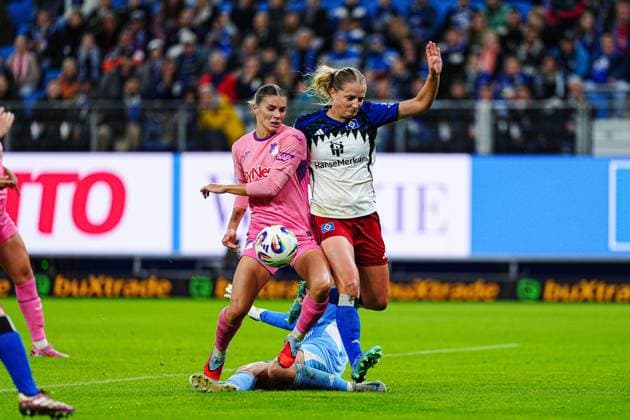Selina Cerci (TSG 1899 Hoffenheim, 29), Nina Raecke (Hamburger SV, 39), Inga Schuldt (Hamburger SV, 01) GER, Hamburger SV vs. TSG 1899 Hoffenheim, Frauen, Fussball, 1. Bundesliga, Spieltag 5, Saison 2025 2026, 06.10.2025 GER, Hamburger SV vs. TSG 1899 Hoffenheim, Frauen, Fussball, 1. Bundesliga, Spieltag 5, Saison 2025 2026, 06.10.2025 Hamburg Copyright: xEibner-Pressefoto MarcelxvonxFehrnx EP_MFN