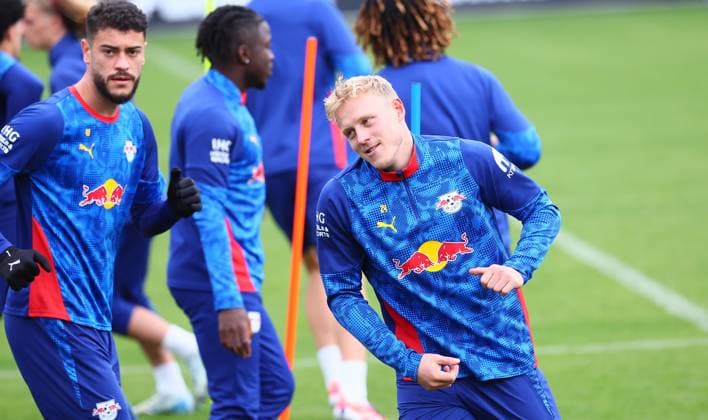 RB Leipzig - Training Bundesliga Leipzig, 07.10.2025, RB Leipzig Trainingszentrum,Fußball Bundesliga , RB Leipzig - Training. , Im Bild v.l.: Romulo (li., 40, RB Leipzig) und Castello Lukeba (re., 23, RB Leipzig) ,