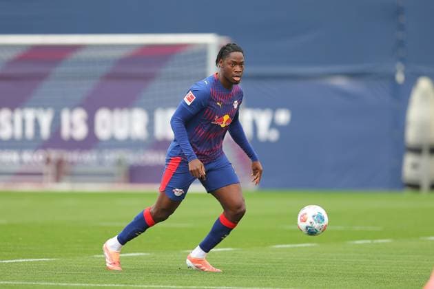 RB Leipzig - Dukla Prag Testspiel Leipzig, 08.10.2025, Trainingszentrum am Cottweg, Fußball, Männer, Saison 2025 2026, Testspiel, RB Leipzig - FK Dukla Prag , Im Bild v.l.: El Chadaille Bitshiabu (5, RB Leipzig) ,