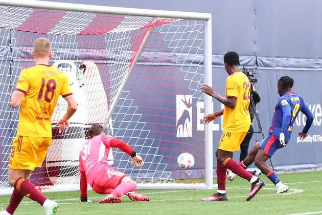 RB Leipzig - Dukla Prag Testspiel Leipzig, 08.10.2025, Trainingszentrum am Cottweg, Fußball, Männer, Saison 2025 2026, Testspiel, RB Leipzig - FK Dukla Prag , Im Bild: Tor für RB Leipzig, Johan Bakayoko (9, RB Leipzig) trifft zum 2:0 ,