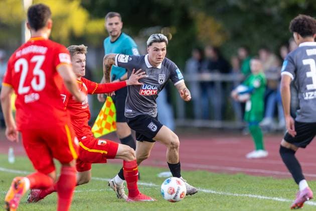Fussball, Saison 2025 2026, 1. Bundesliga, 3. Liga, Sportzentrum an der Remsharter Straße Burgau, Testspiel, FC Augsburg - SSV Ulm 1846 Fußball, 08.10.2025 08.10.2025, Fussball, Saison 2025 2026, 1. Bundesliga, 3. Liga, Sportzentrum an der Remsharter Straße Burgau, Testspiel, FC Augsburg - SSV Ulm 1846 Fußball, 32 Niklas Kölle (SSV Ulm 1846 Fußball) Foto: Lucca Fundel Burgau Sportzentrum an der Remsharter S Bayern Deutschland