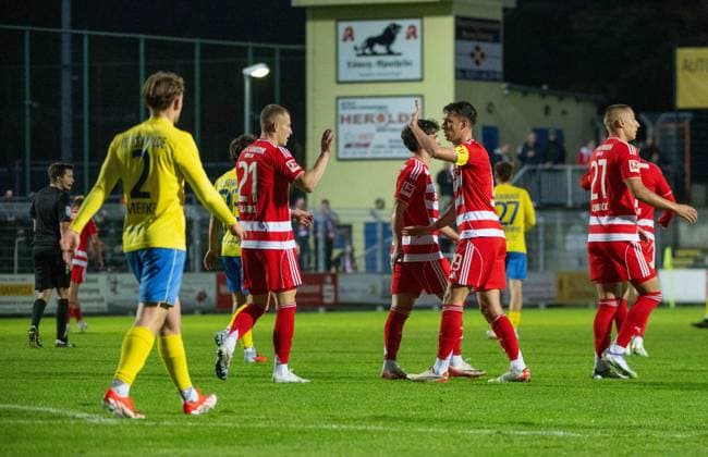 Fußball, Herren, Saison 2025 2026, Testspiel, FSV 63 Luckenwalde - 1. FC Union Berlin, v. l. Remo Merke (FSV Luckenwalde), Tim Skarke (1. FC Union Berlin), Janik Haberer (1. FC Union Berlin), Marin Ljubicic (1. FC Union Berlin), Jubel nach Tor zum 1:0, 08.10. 2025, Copyright: xMatthiasxKochx